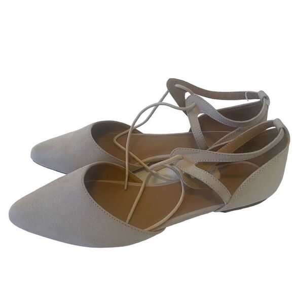 Beautiful Sand Colored Suede Pointed Toe Lace Up Flats in Ladies Size 8. - Picture 2 of 6